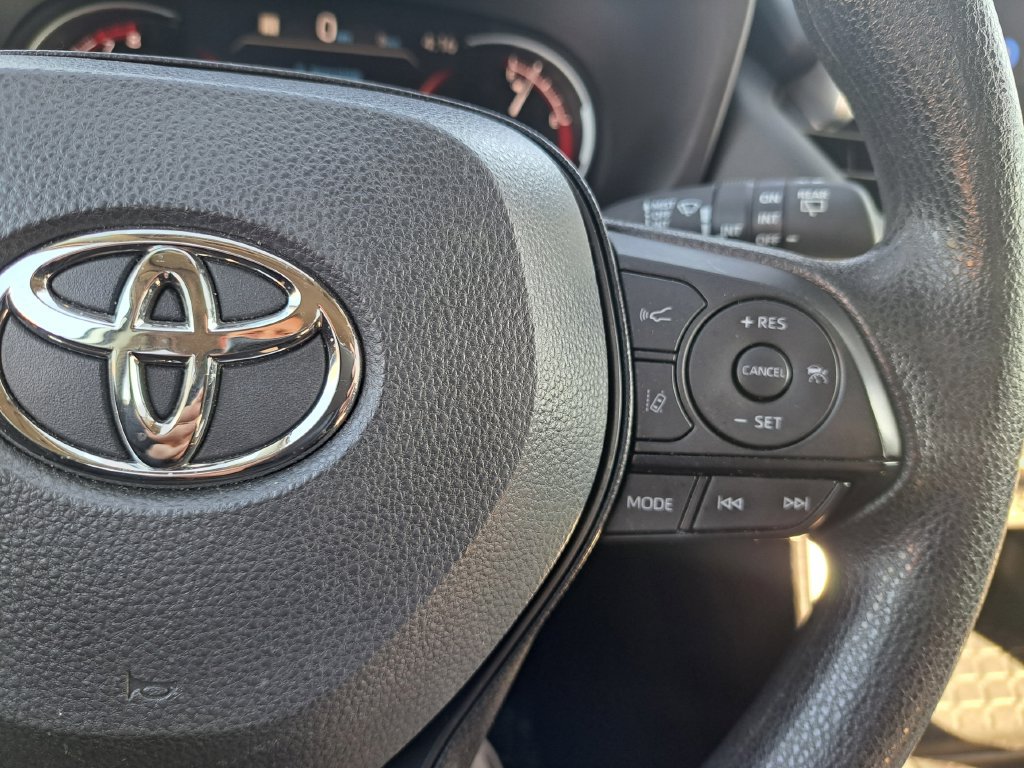 Used 2025 Toyota RAV4 XLE FWD image 21
