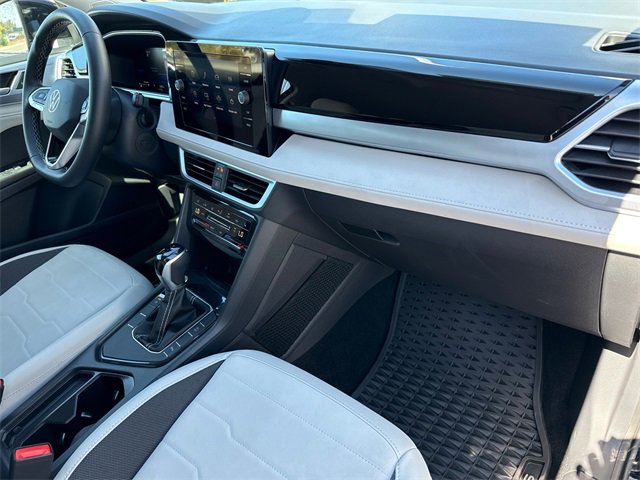 Used 2025 Volkswagen Taos SE image 17