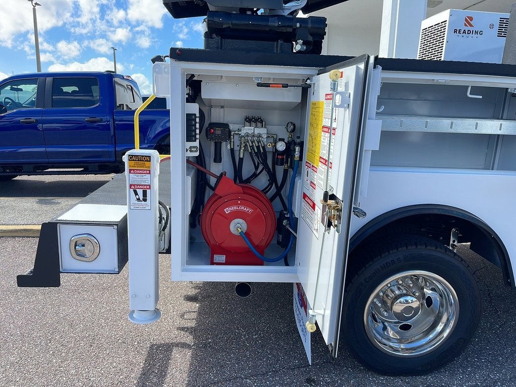 New 2026 Ford F550 4x4 SuperCab Super Duty image 9