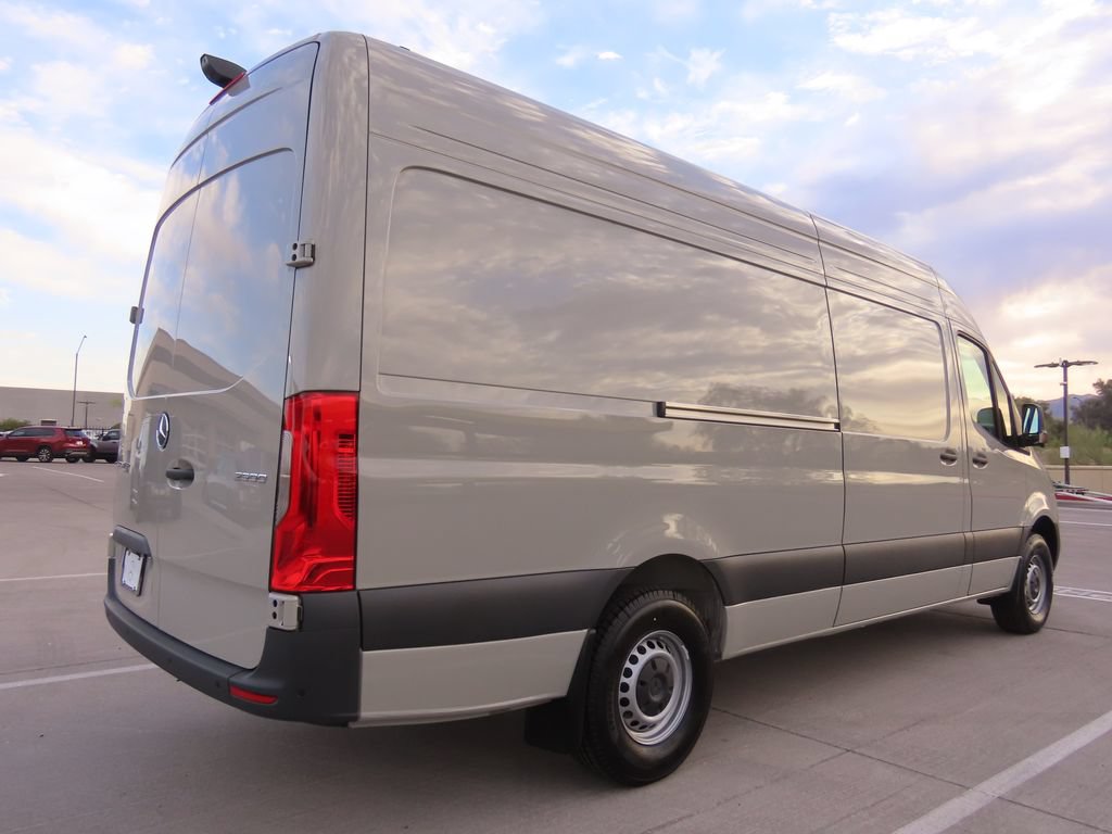 Used 2025 Mercedes-Benz Sprinter 2500 image 5