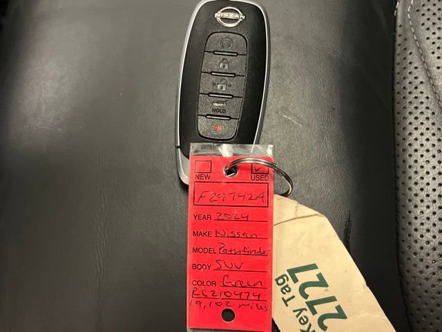 Used 2024 Nissan Pathfinder Platinum w/ Cargo Package image 29