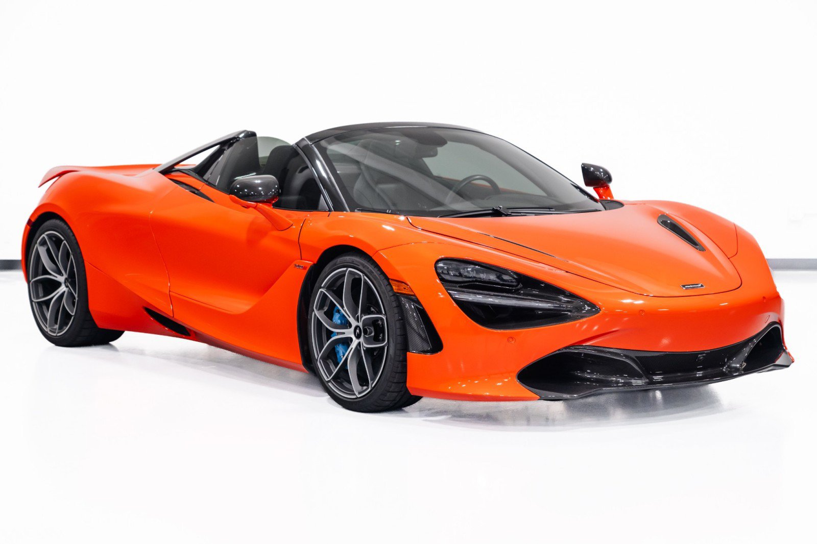 Used 2019 McLaren 720S Performance RWD image 3