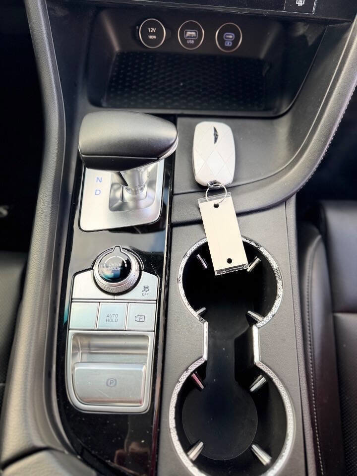 Used 2025 Genesis G70 2.5T image 24