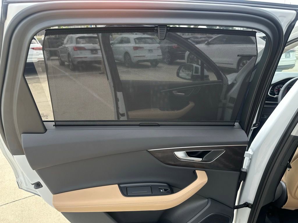 Used 2025 Audi Q7 3.0T Prestige image 31