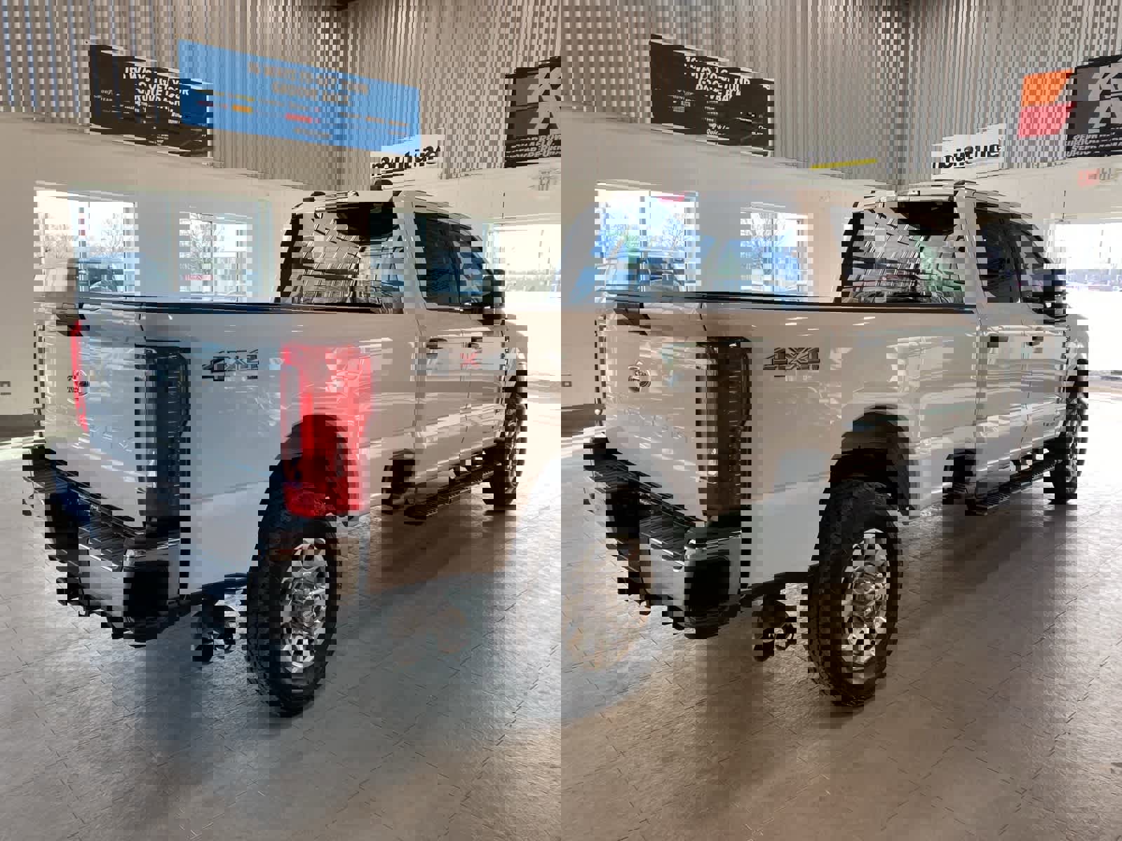 Used 2024 Ford F350 XLT image 5