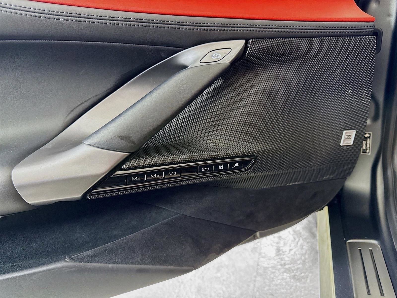 Used 2022 Ferrari SF90 Spider image 15