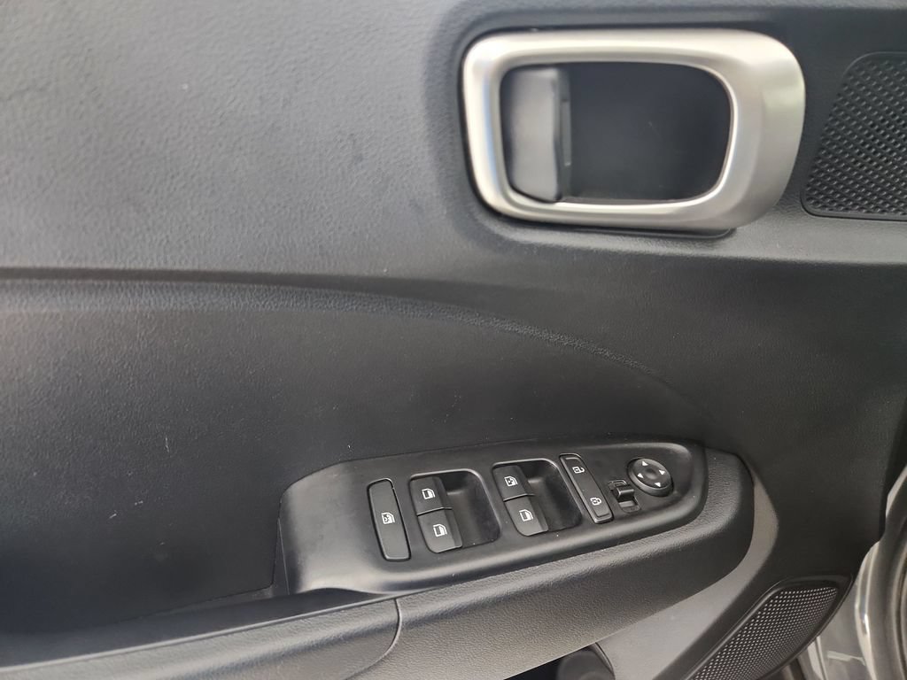 Used 2025 Hyundai Venue SEL FWD image 23