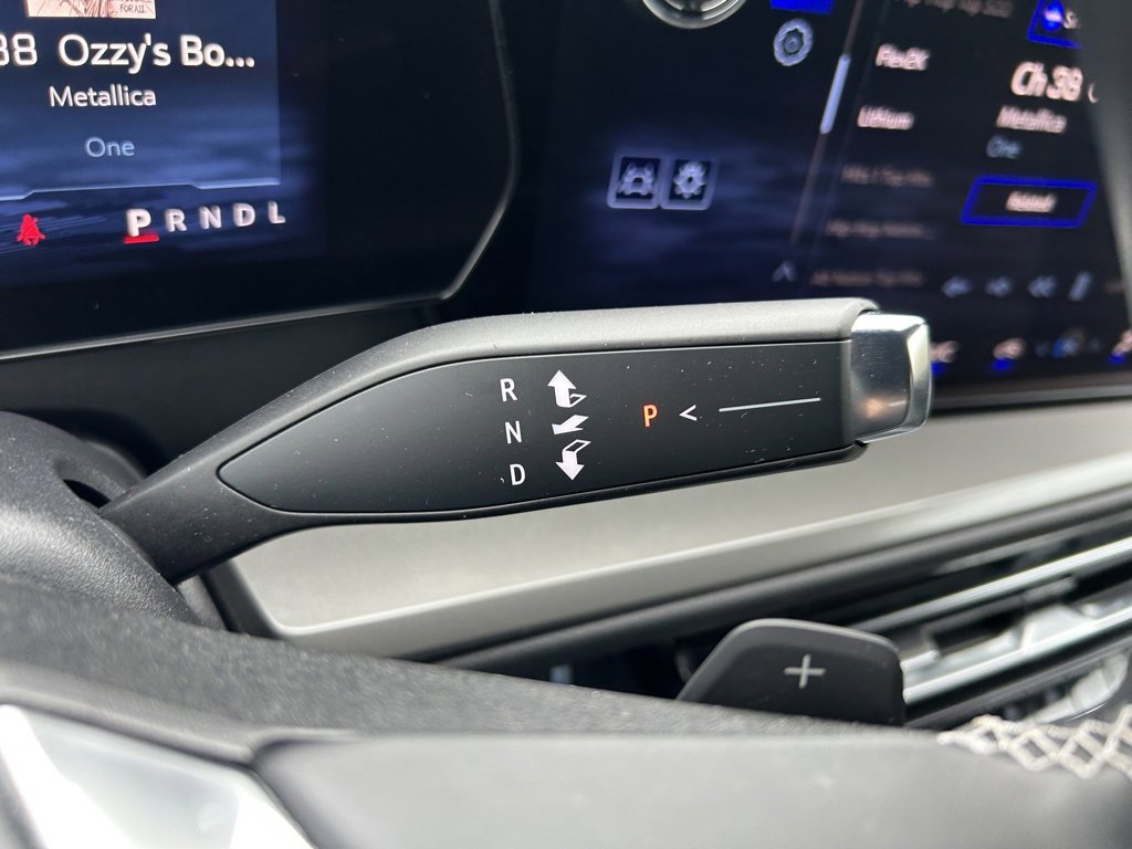 Used 2024 Chevrolet Traverse LT image 55