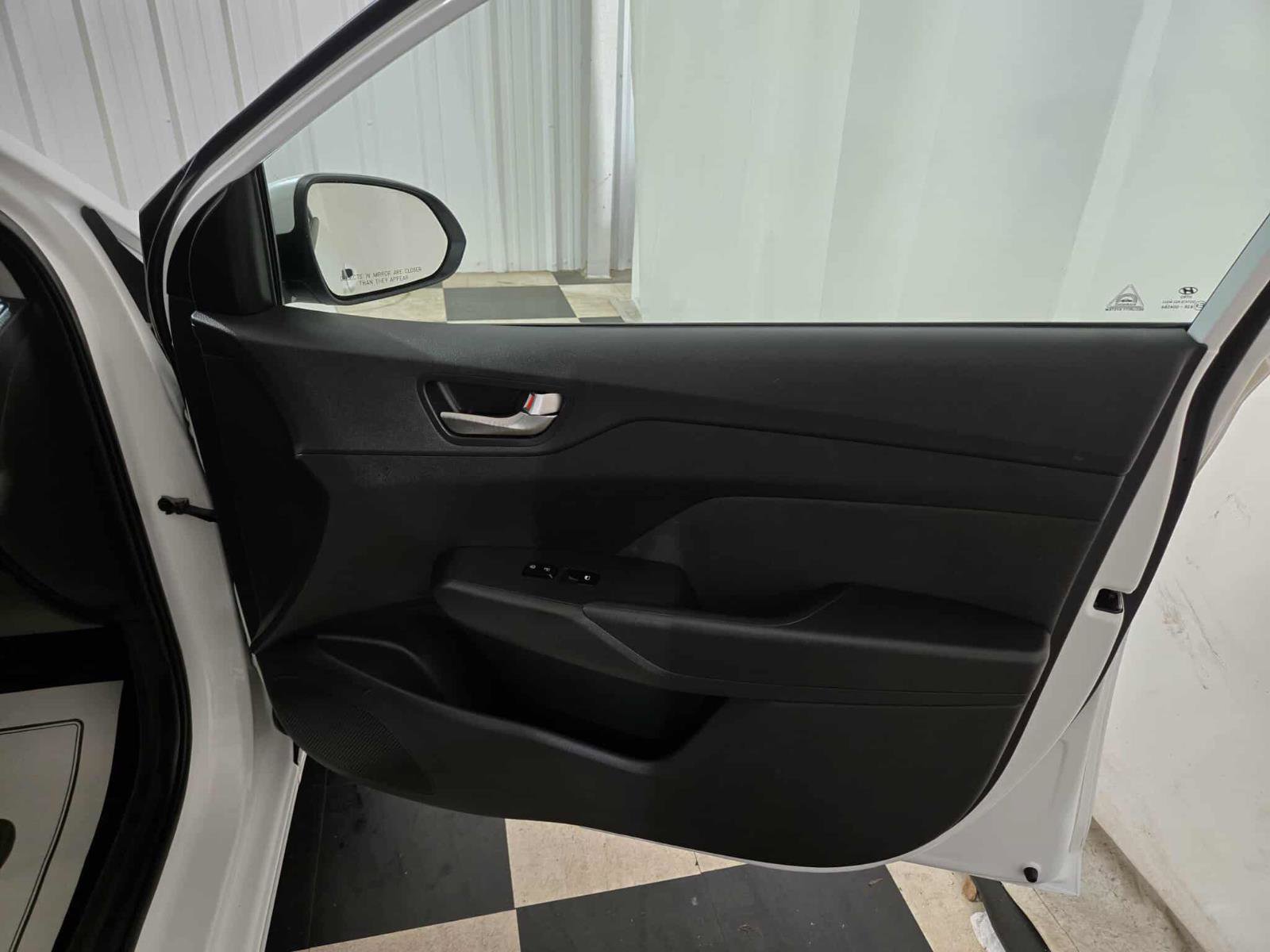 Used 2021 Hyundai Accent SE w/ Cargo Package image 16