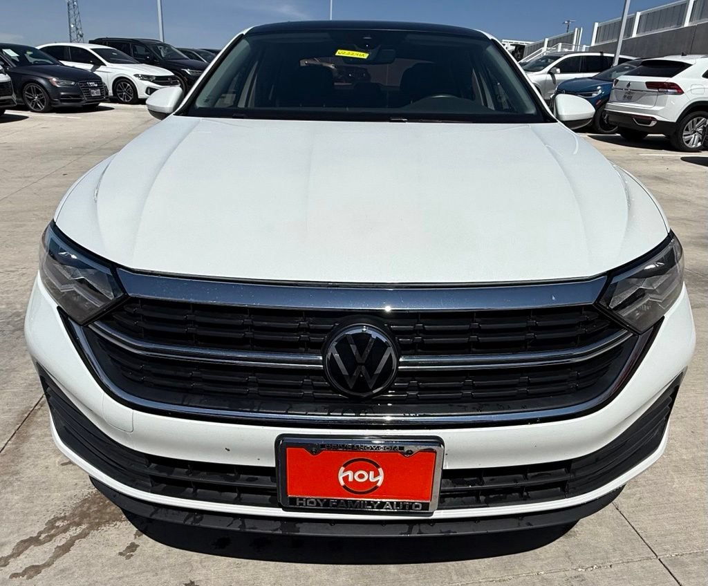 Used 2024 Volkswagen Jetta SE FWD image 6