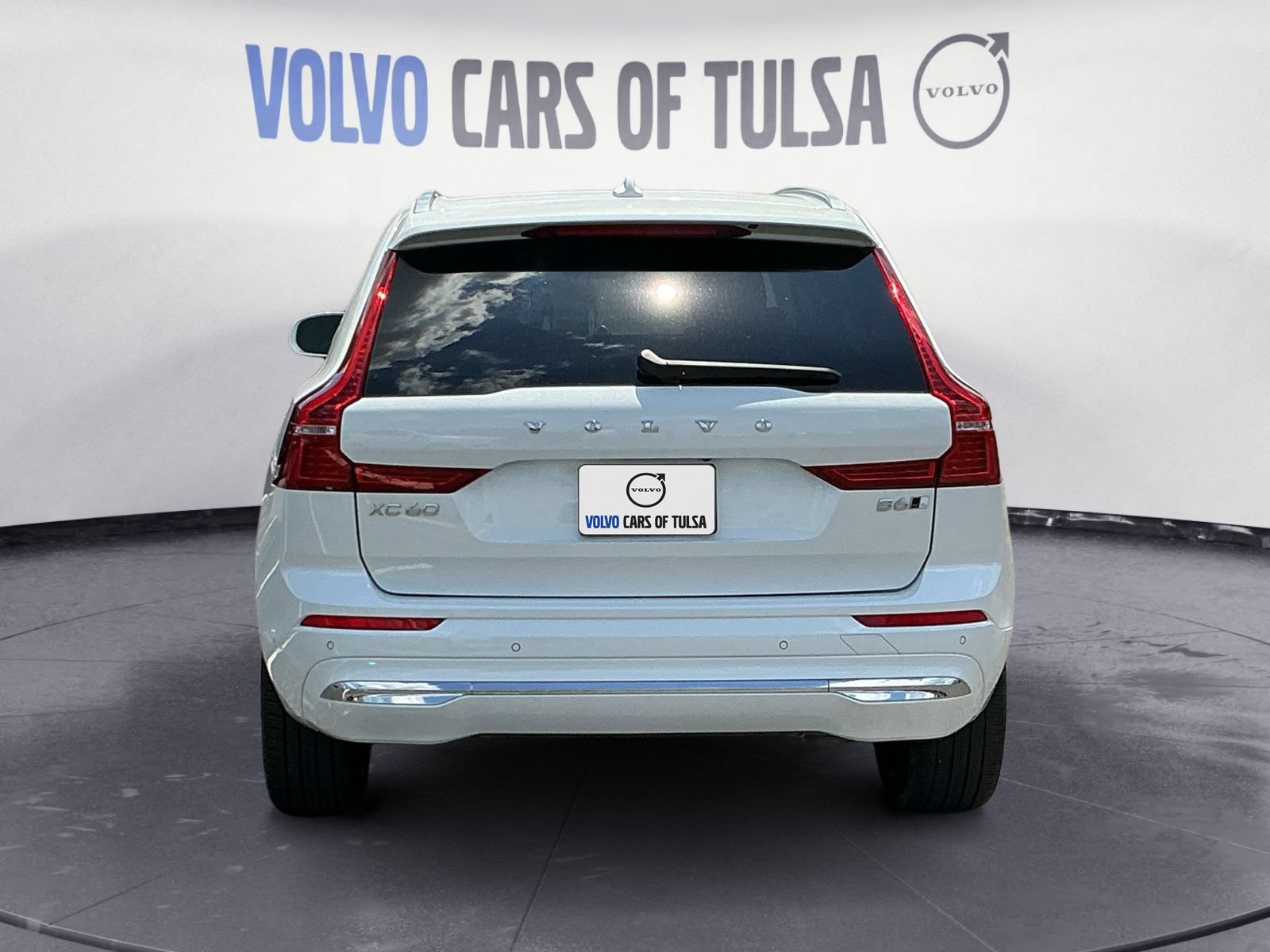 Used 2023 Volvo XC60 B6 Ultimate w/ Protection Package Premier AWD/4WD image 4