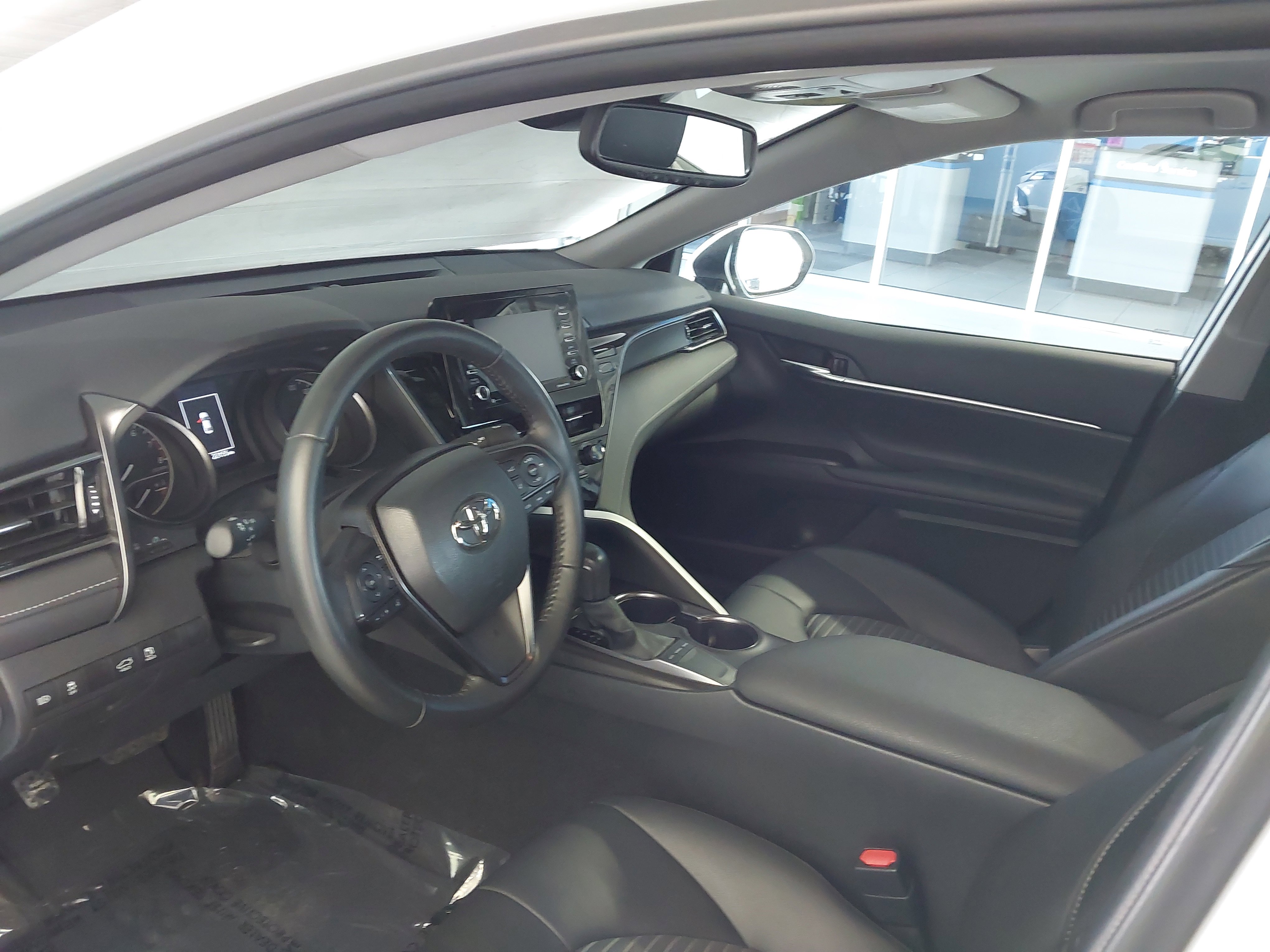 Used 2024 Toyota Camry SE image 2