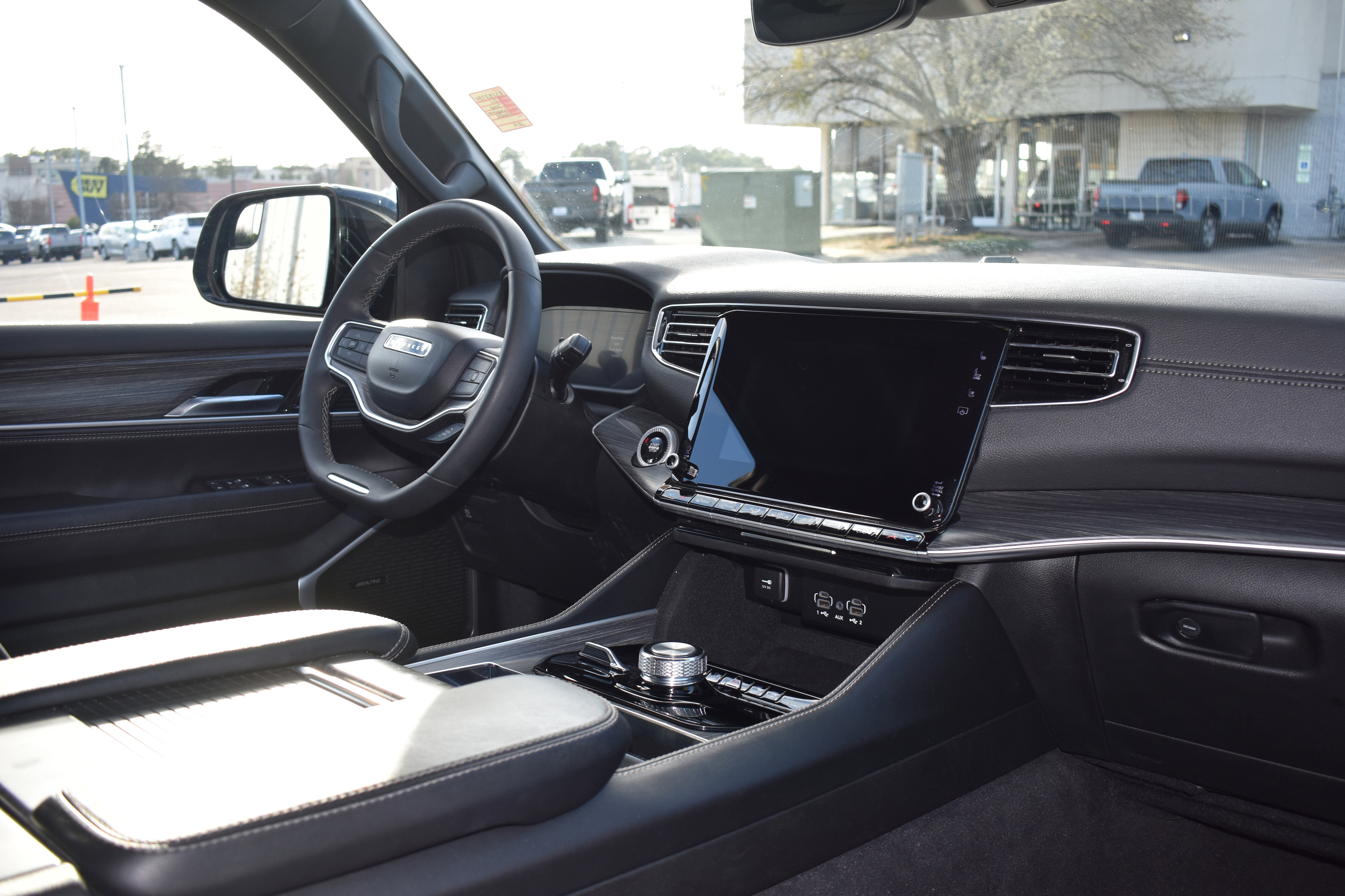 Used 2024 Jeep Wagoneer L Series II w/ Premium Group I image 36