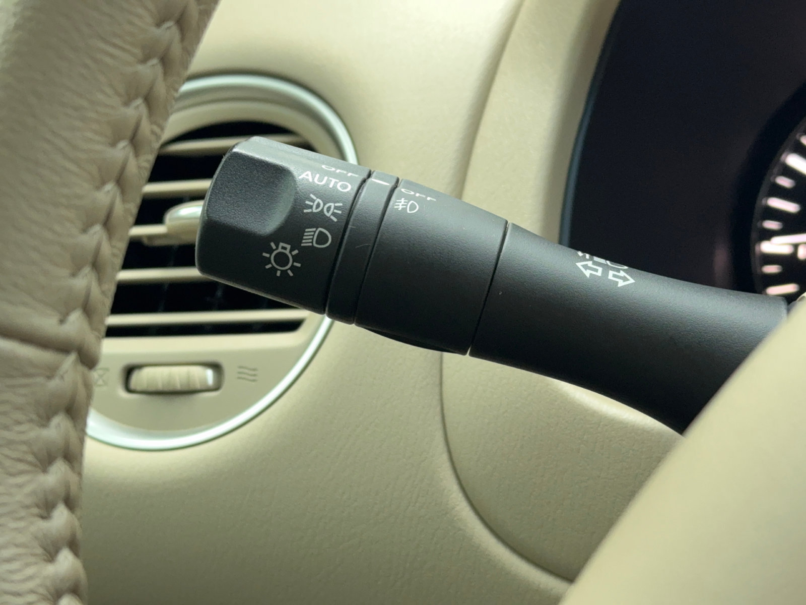 Used 2014 Nissan Pathfinder SL w/ SL Premium Package FWD image 36