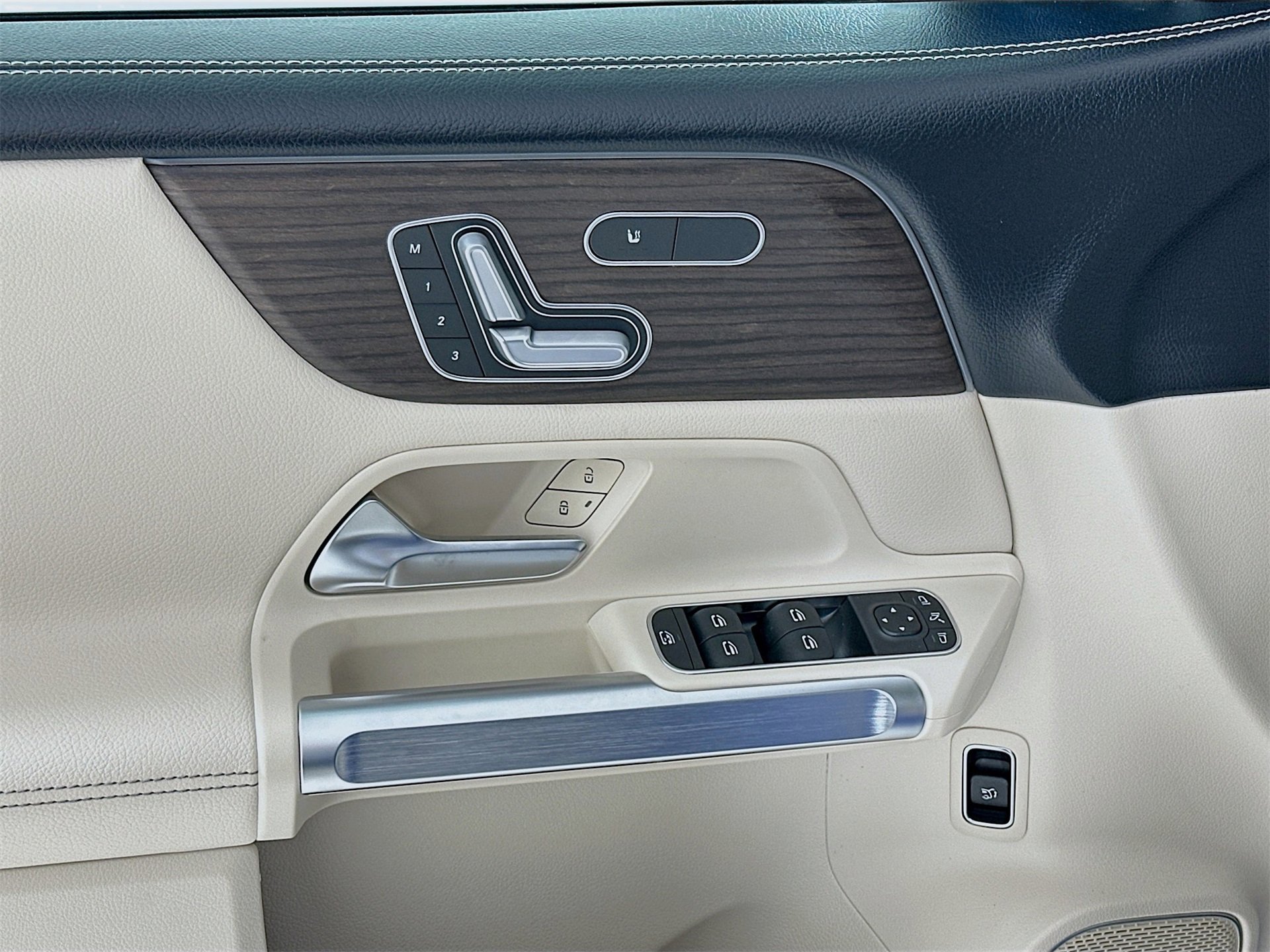 New 2026 Mercedes-Benz GLB 250 image 18