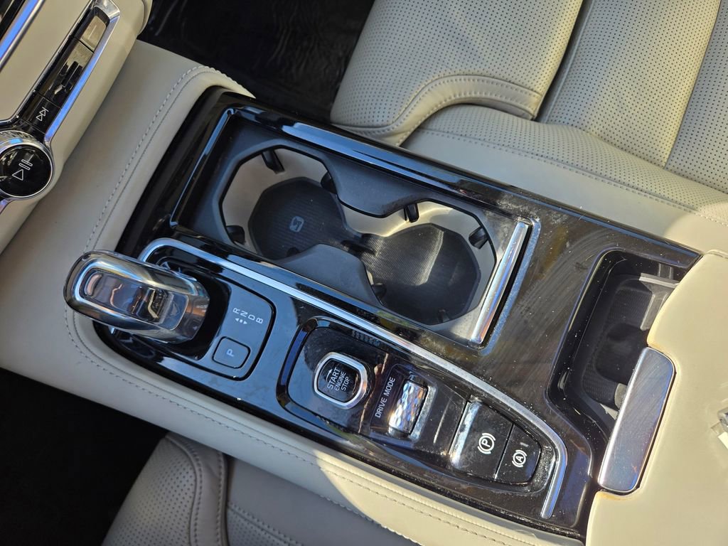 Used 2018 Volvo S90 T8 Inscription w/ Convenience Package image 33