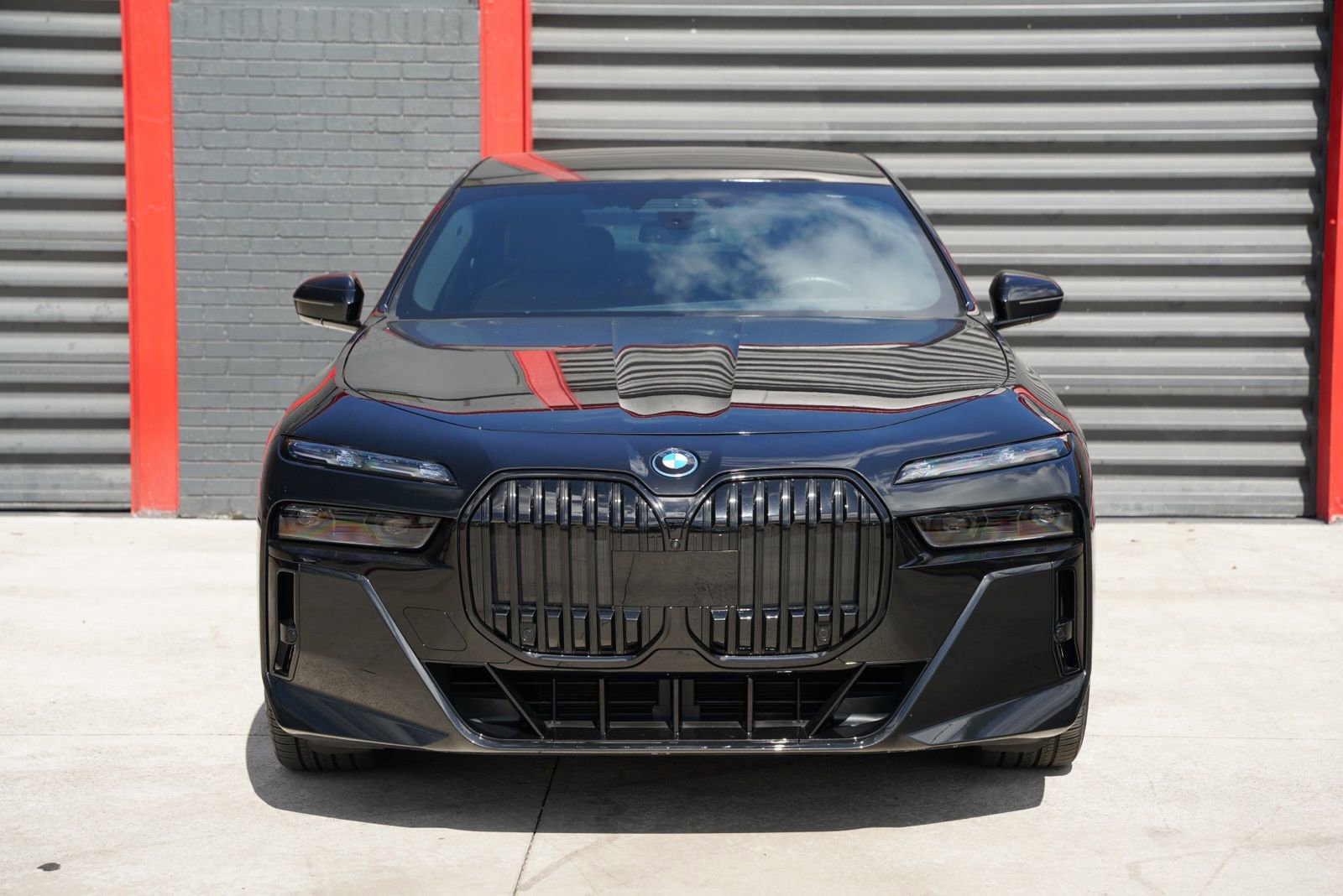 Used 2023 BMW i7 xDrive60 w/ Executive Package 2 AWD/4WD image 4