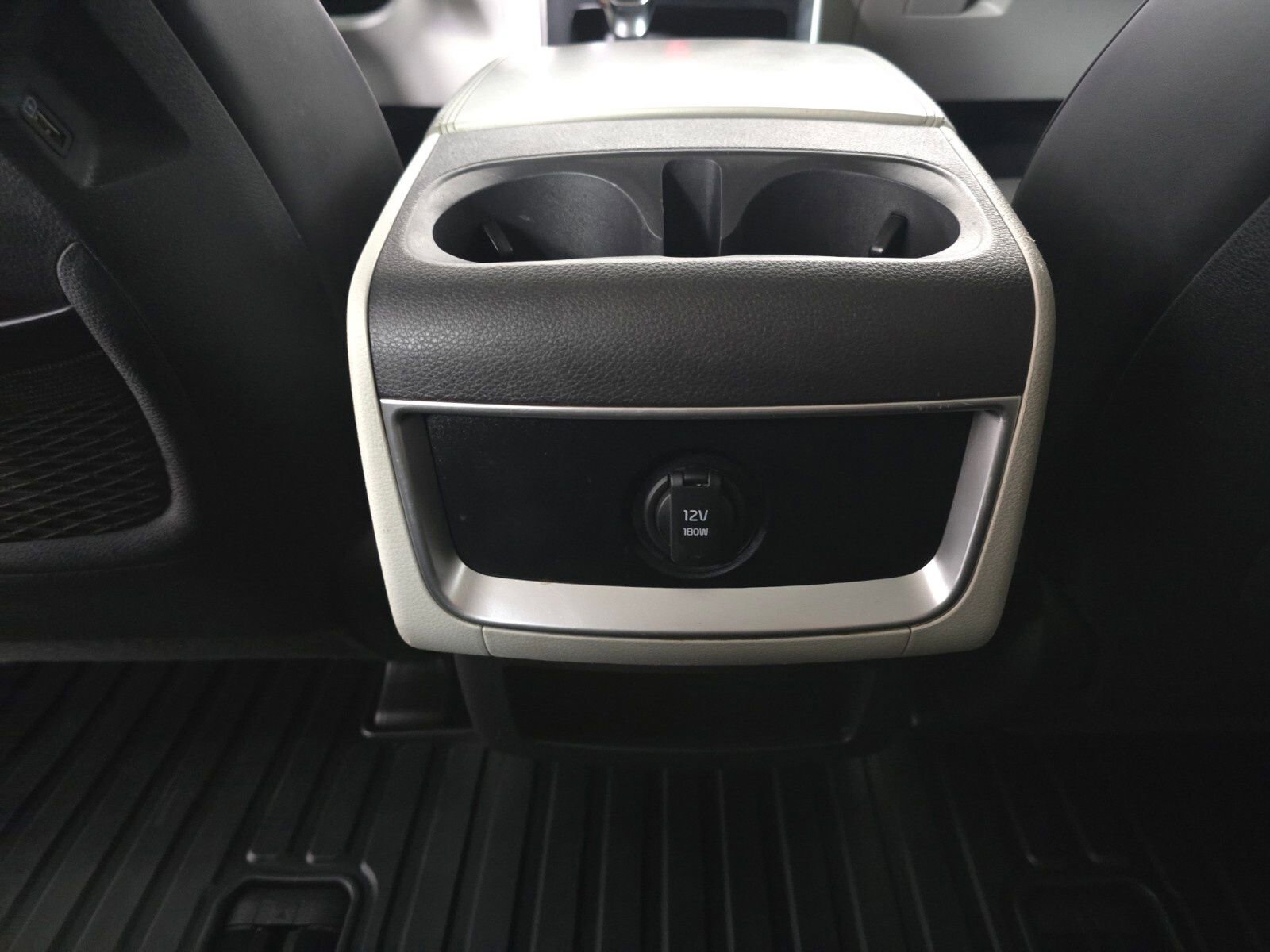 Used 2023 Kia Carnival LX image 24