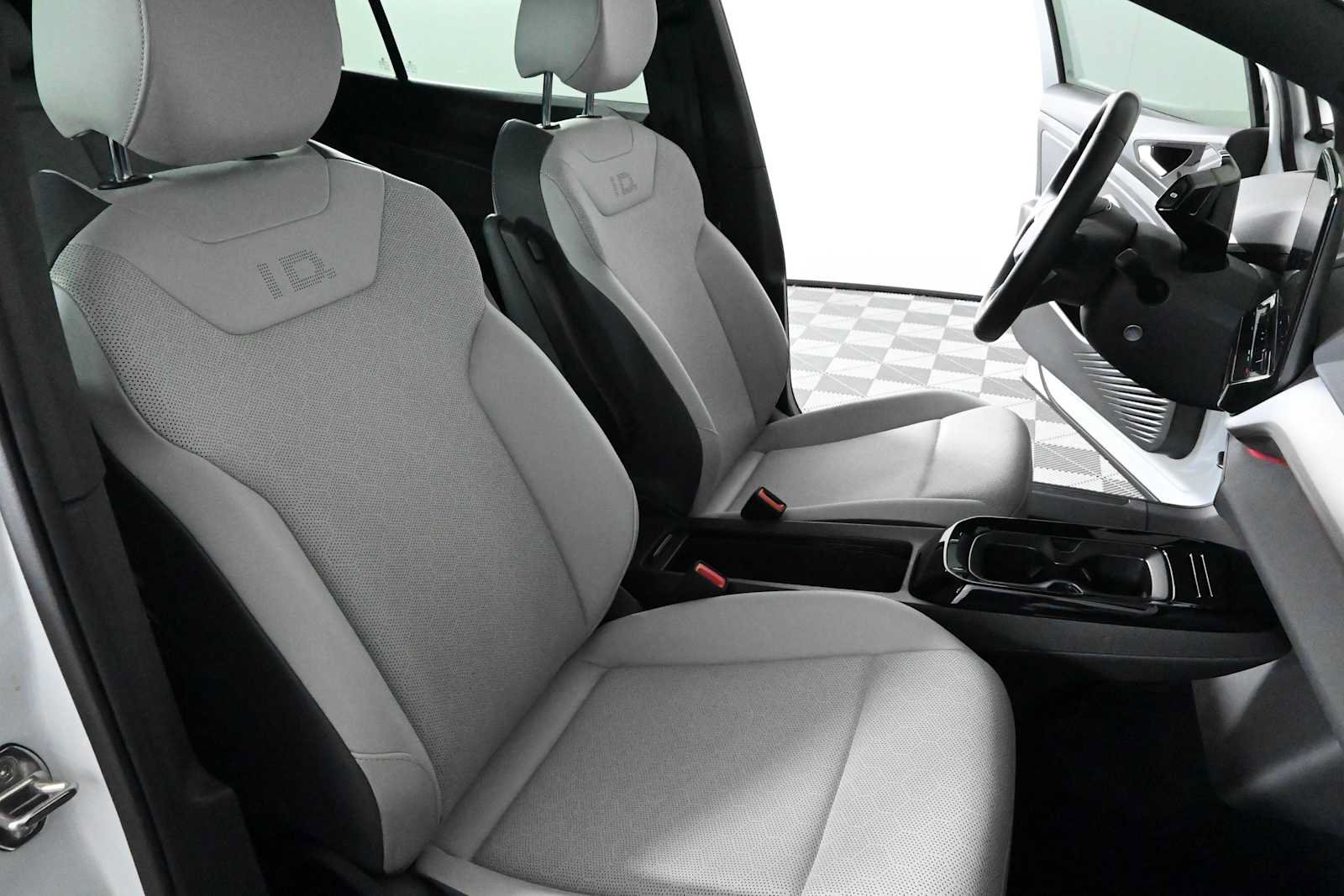 Certified 2021 Volkswagen ID.4 Pro S w/ Gradient Package RWD image 13