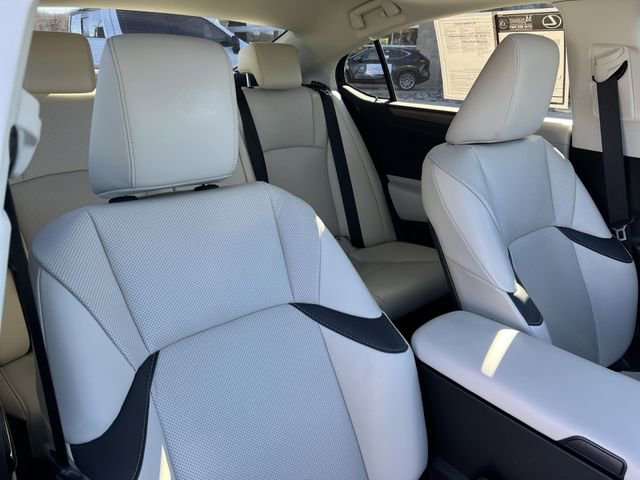 Used 2024 Lexus ES 300h w/ Premium Package image 23