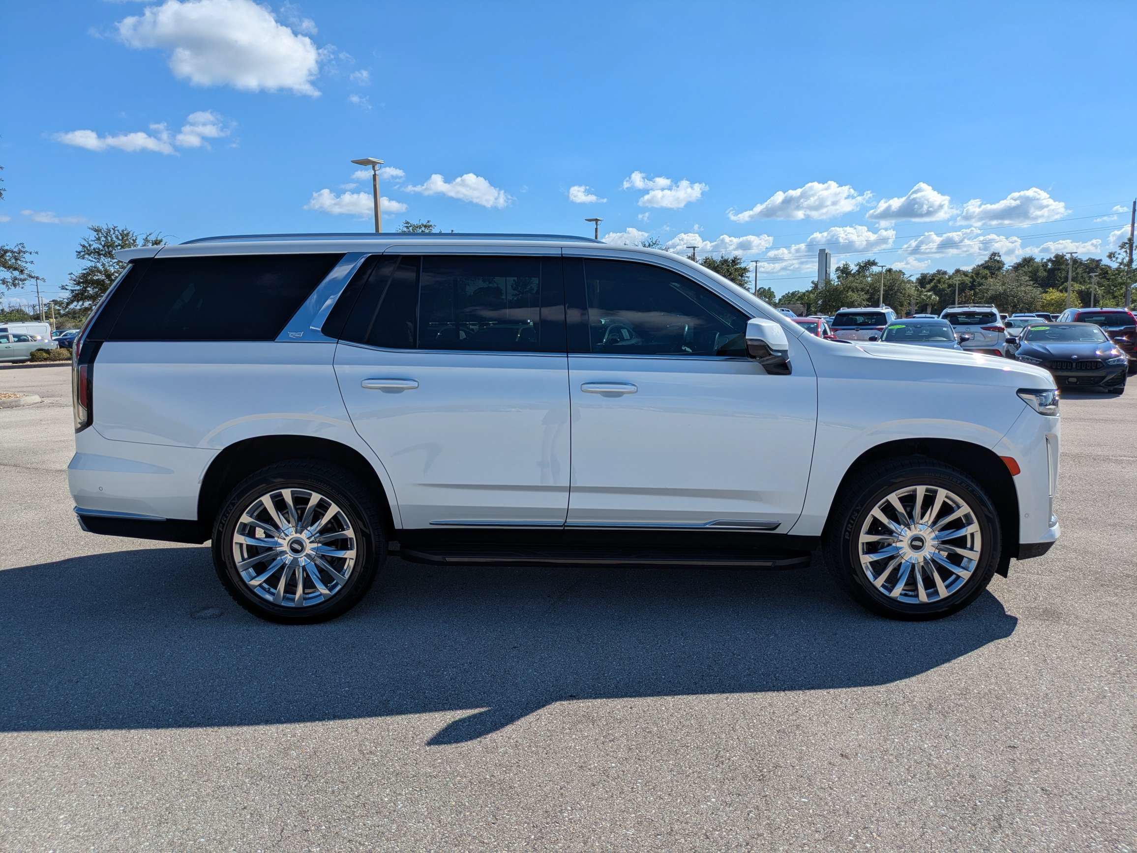Used 2022 Cadillac Escalade Premium Luxury AWD/4WD image 3