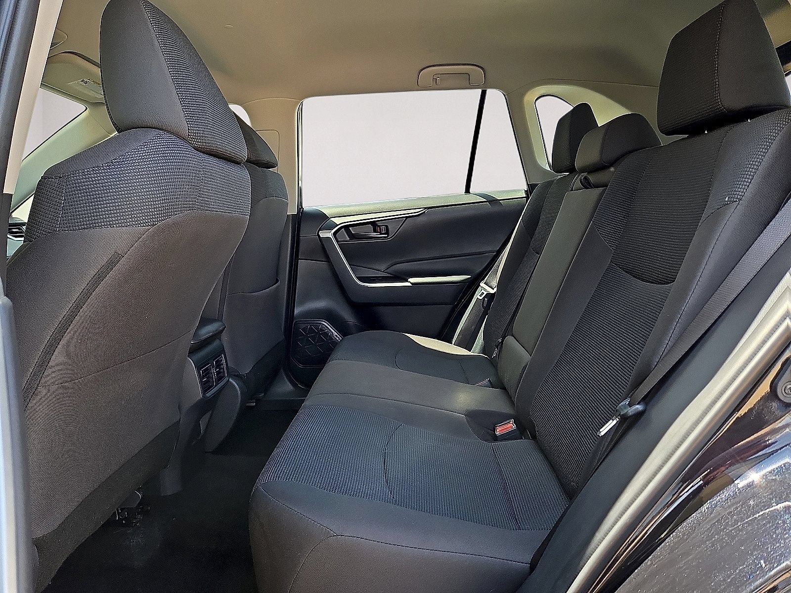 Used 2025 Toyota RAV4 LE AWD/4WD image 15
