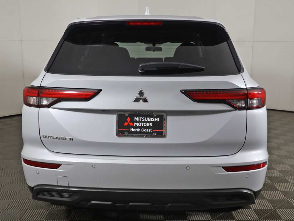 Used 2024 Mitsubishi Outlander ES AWD/4WD image 10