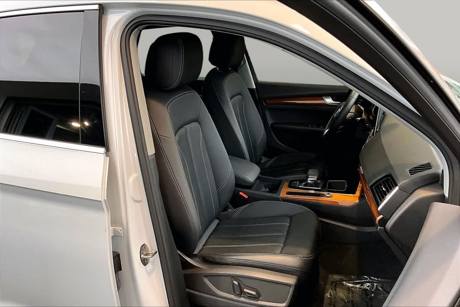 Certified 2023 Audi Q5 2.0T Premium w/ Convenience Package AWD/4WD image 9