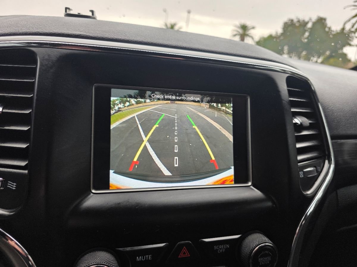 Used 2020 Jeep Grand Cherokee Laredo image 34