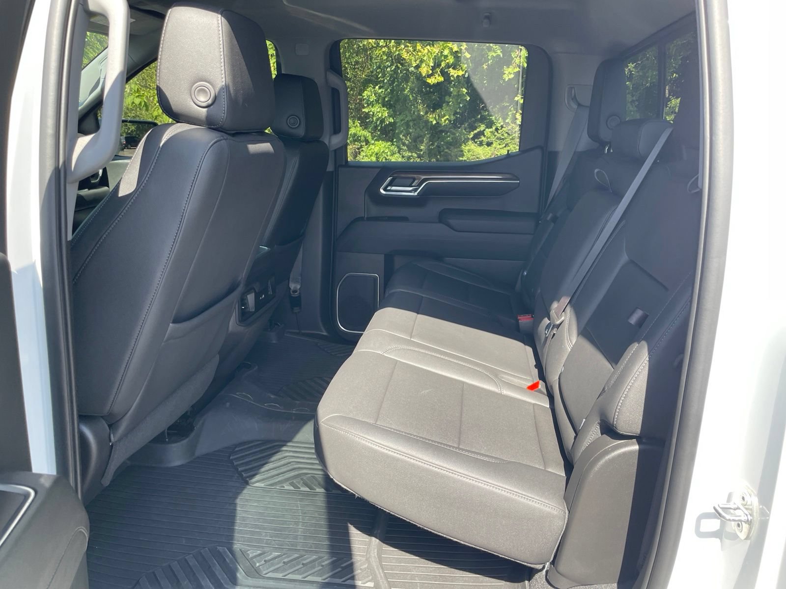 Used 2024 Chevrolet Silverado 1500 LT Trail Boss w/ Convenience Package II AWD/4WD image 40