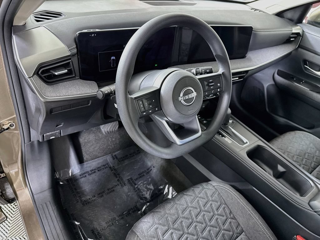 Used 2025 Nissan Kicks SV AWD/4WD image 17