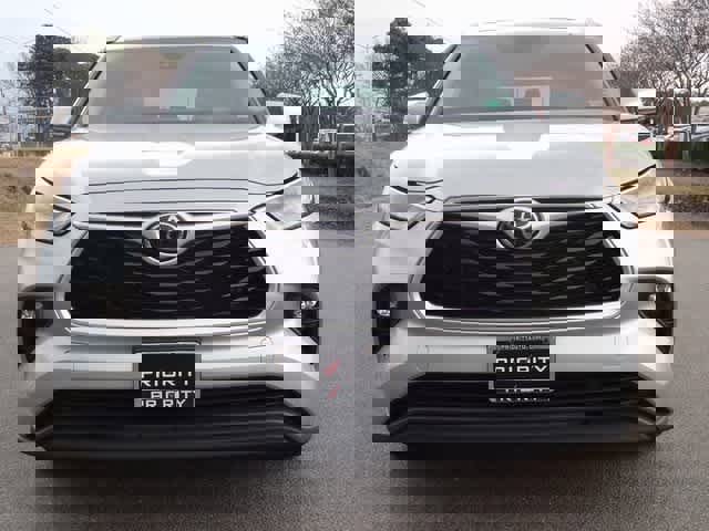 Used 2022 Toyota Highlander XLE image 5