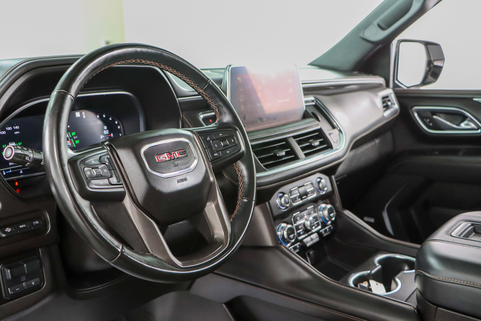 Used 2023 GMC Yukon XL AT4 image 26