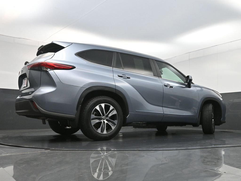 Used 2023 Toyota Highlander XLE image 31