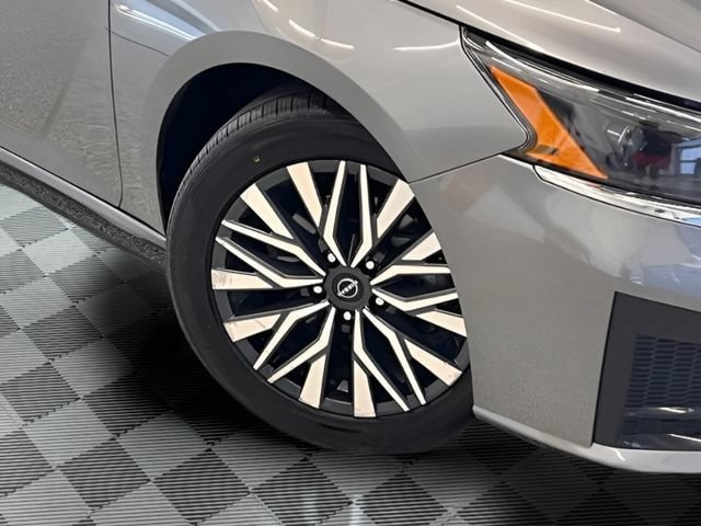 Used 2024 Nissan Altima 2.5 SV FWD image 28