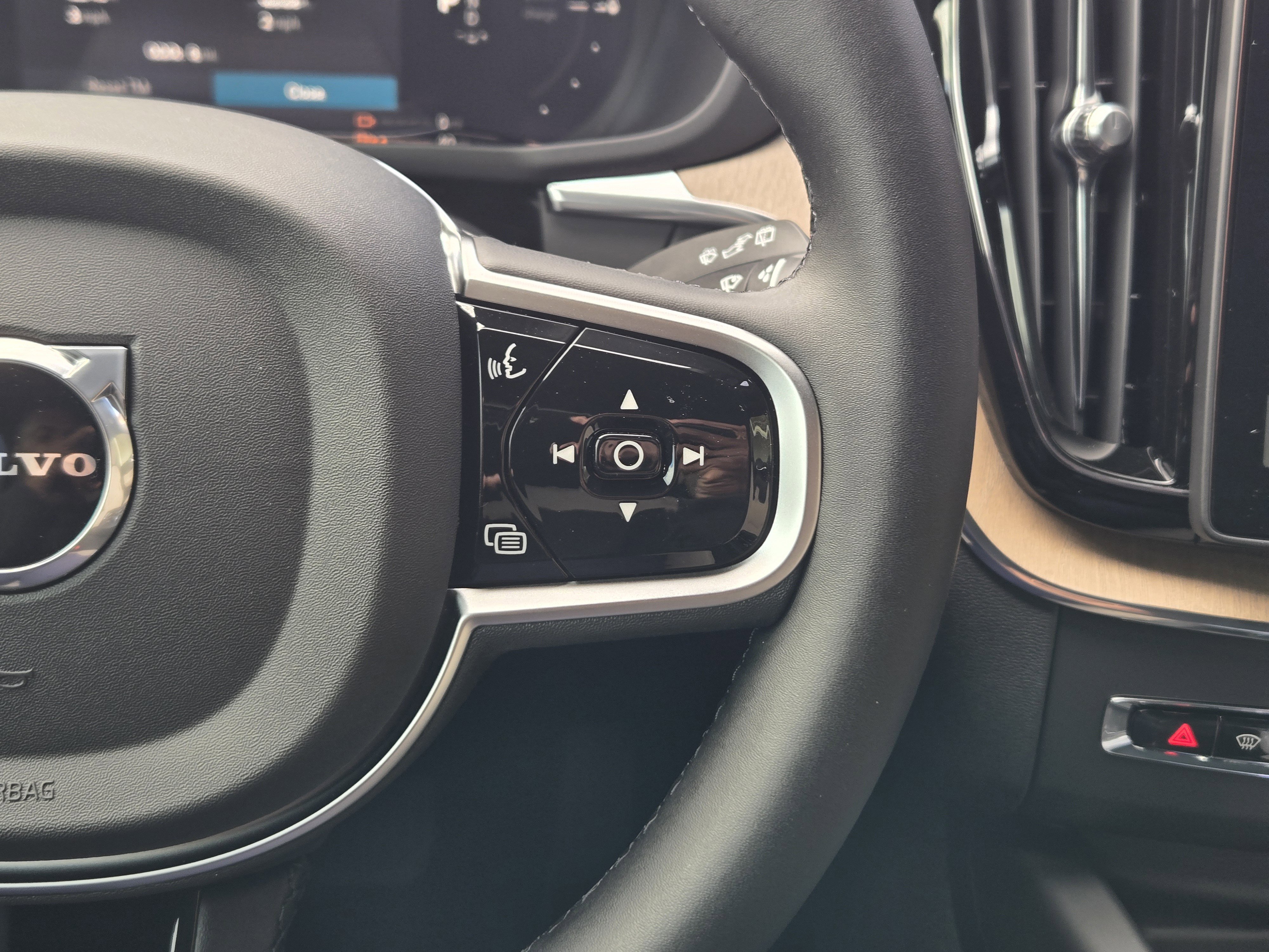 New 2026 Volvo XC60 T8 Plus w/ Protection Package Premier image 30