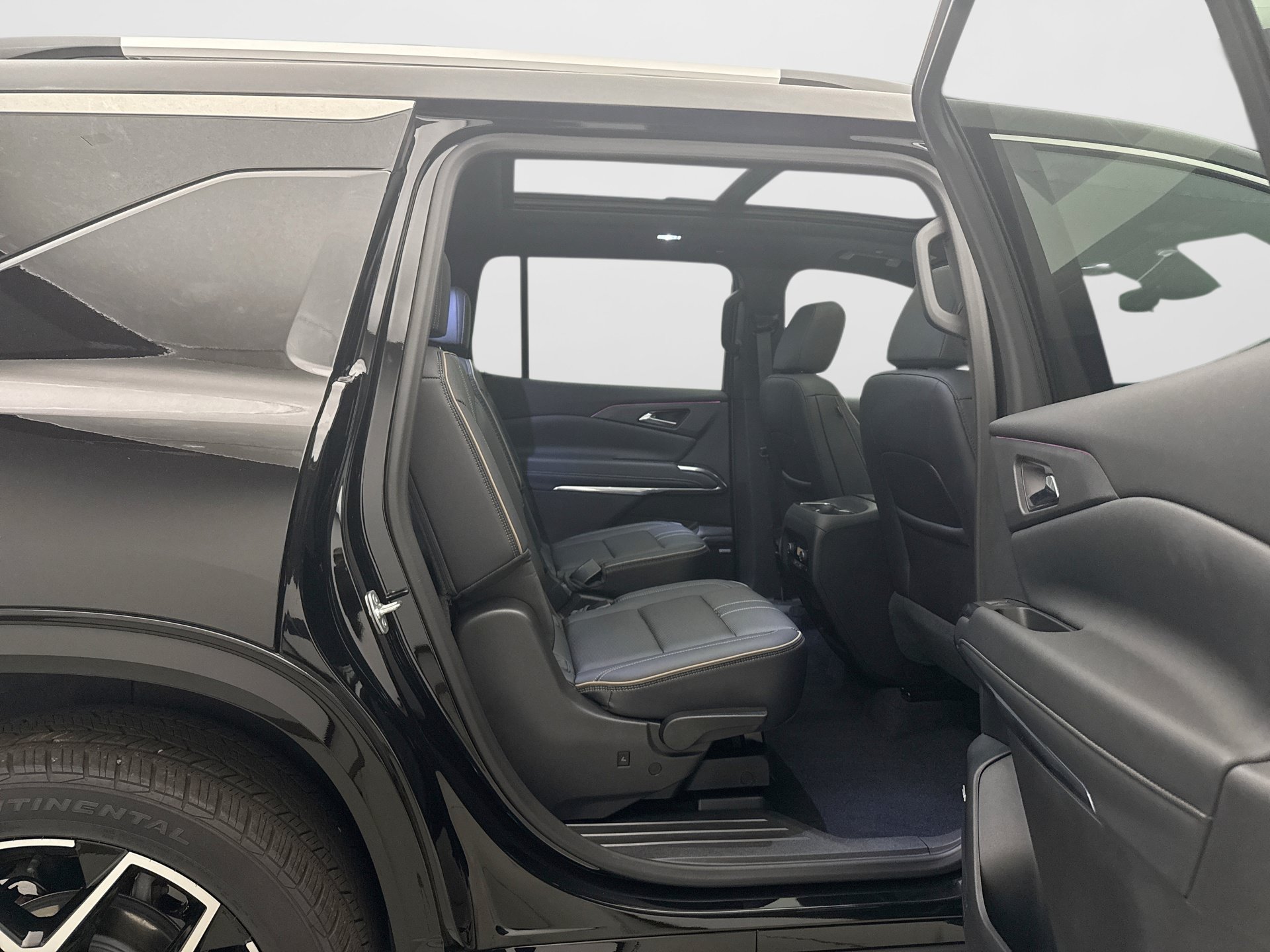 Used 2025 Chevrolet Traverse High Country w/ LPO, Floor Liner Package AWD/4WD image 21