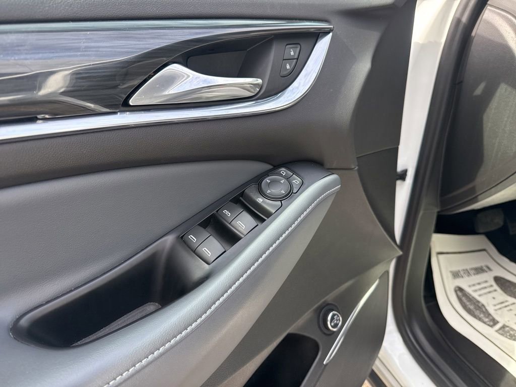 Used 2023 Buick Enclave Essence image 22