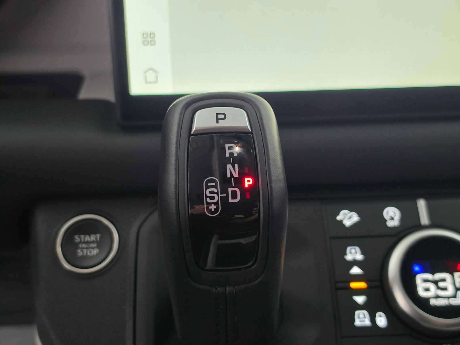 Used 2025 Land Rover Defender 110 X-Dynamic SE AWD/4WD image 33