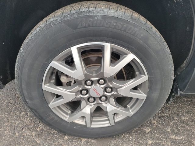 Used 2023 GMC Acadia SLE image 12
