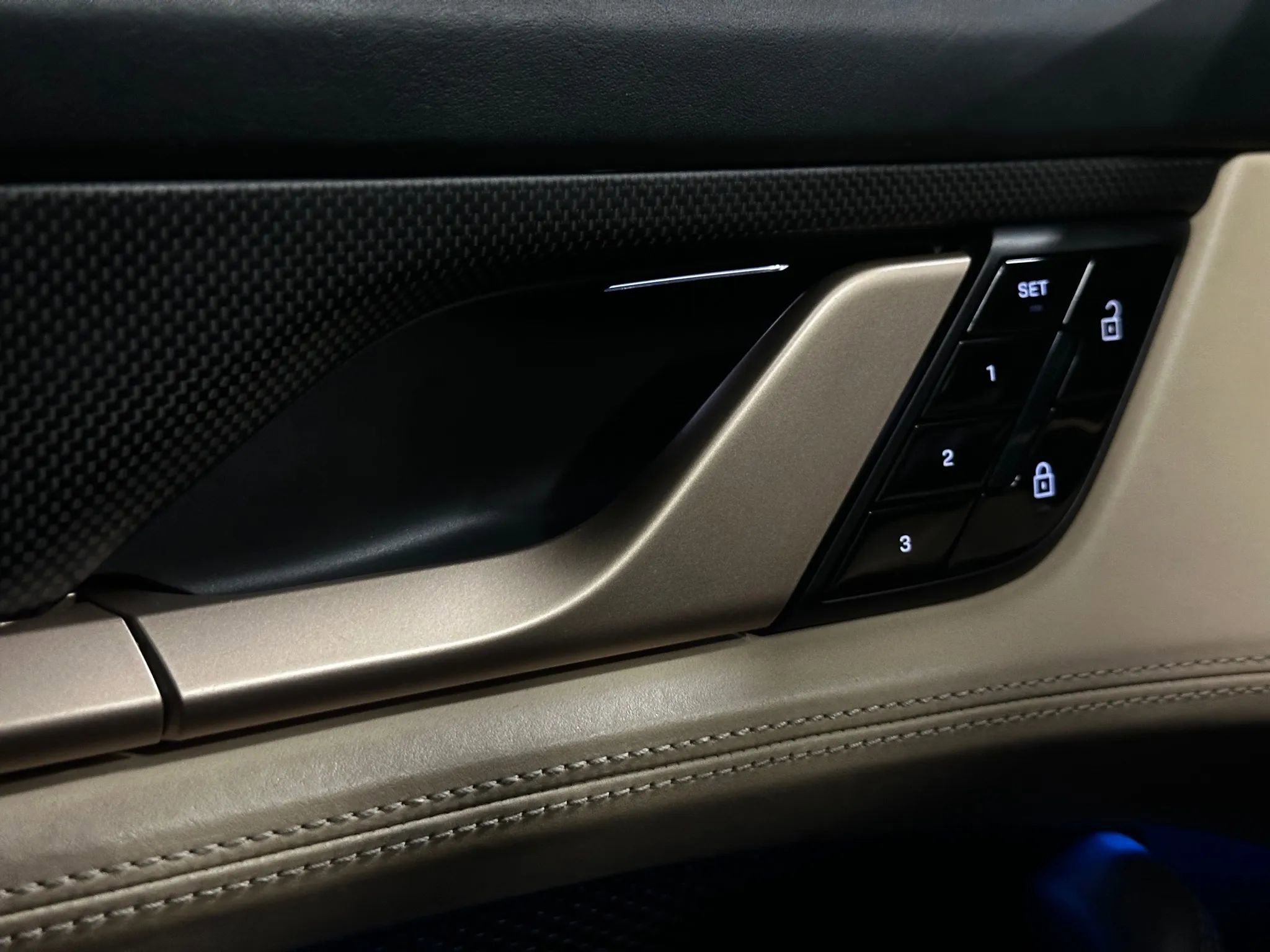 Used 2020 Porsche Taycan Turbo S image 33