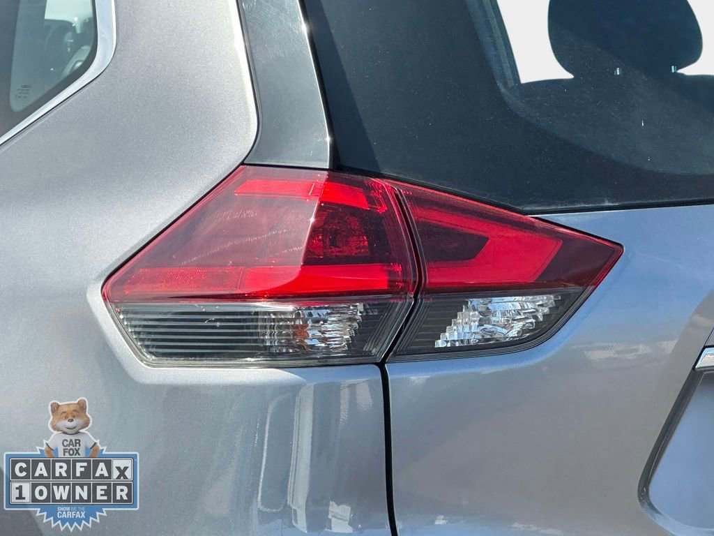 Used 2018 Nissan Rogue S image 11