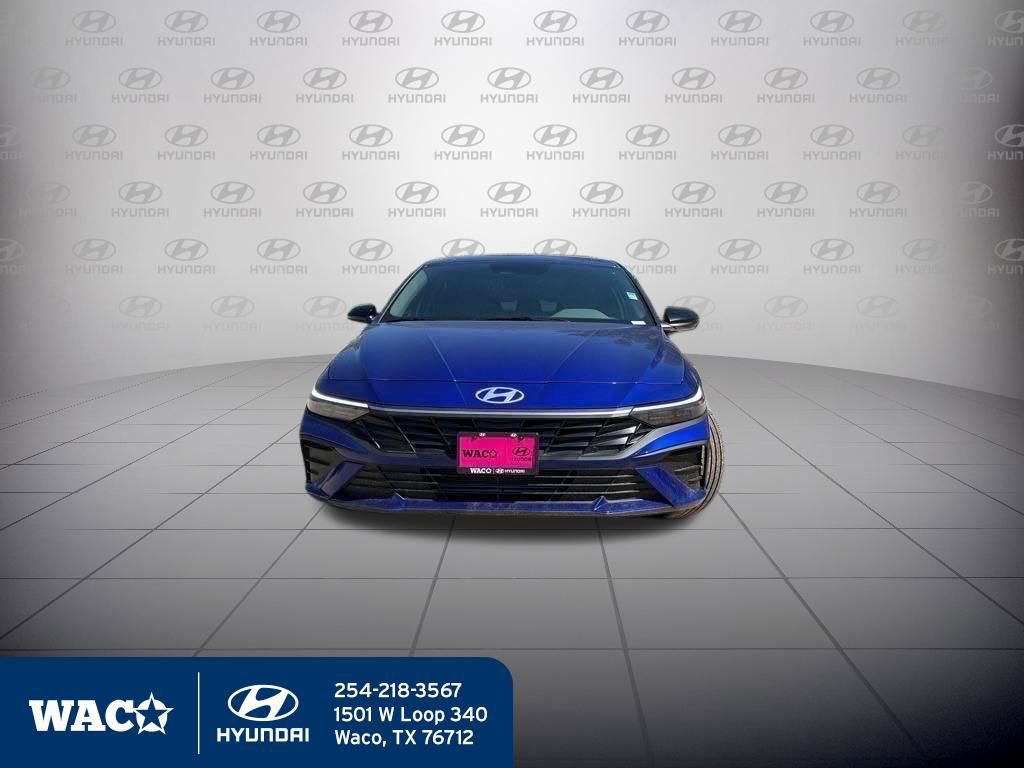 Used 2025 Hyundai Elantra Sport image 2