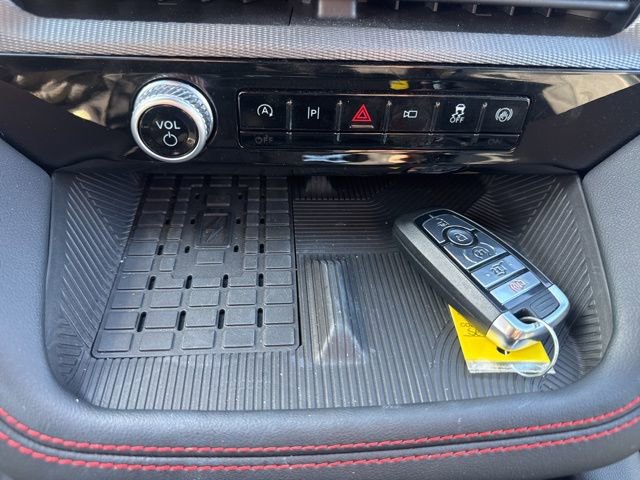 Used 2025 Ford Explorer ST-Line w/ Premium Package image 38