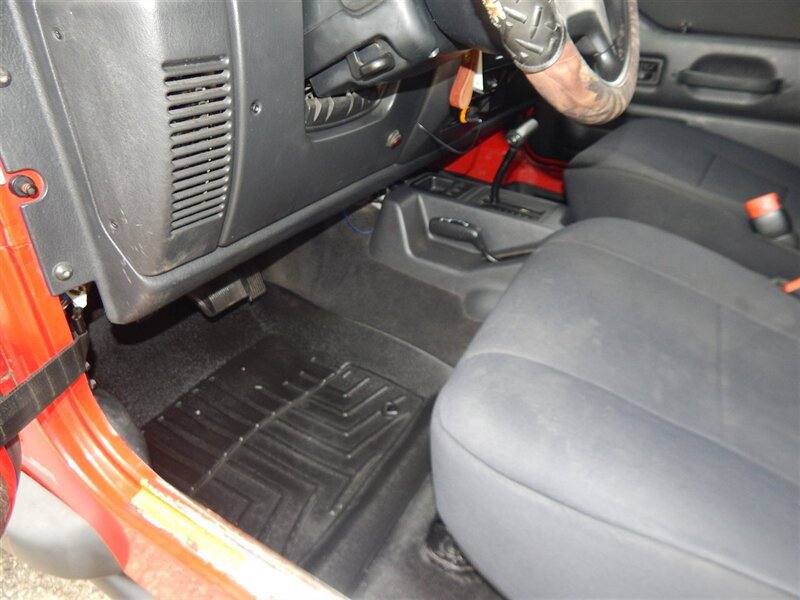 Used 2004 Jeep Wrangler X AWD/4WD image 30