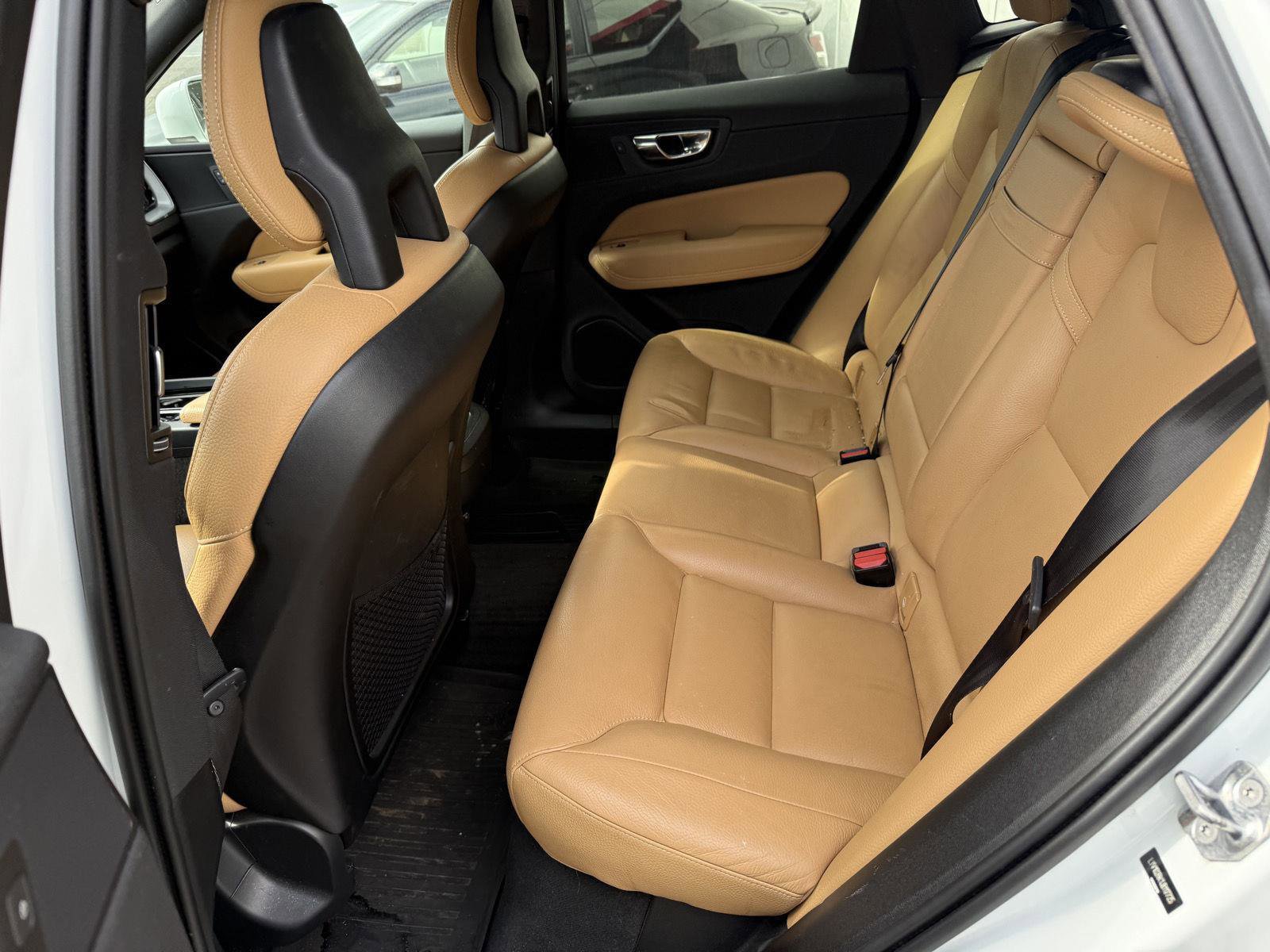 Used 2018 Volvo XC60 T5 Momentum w/ Convenience Package AWD/4WD image 13