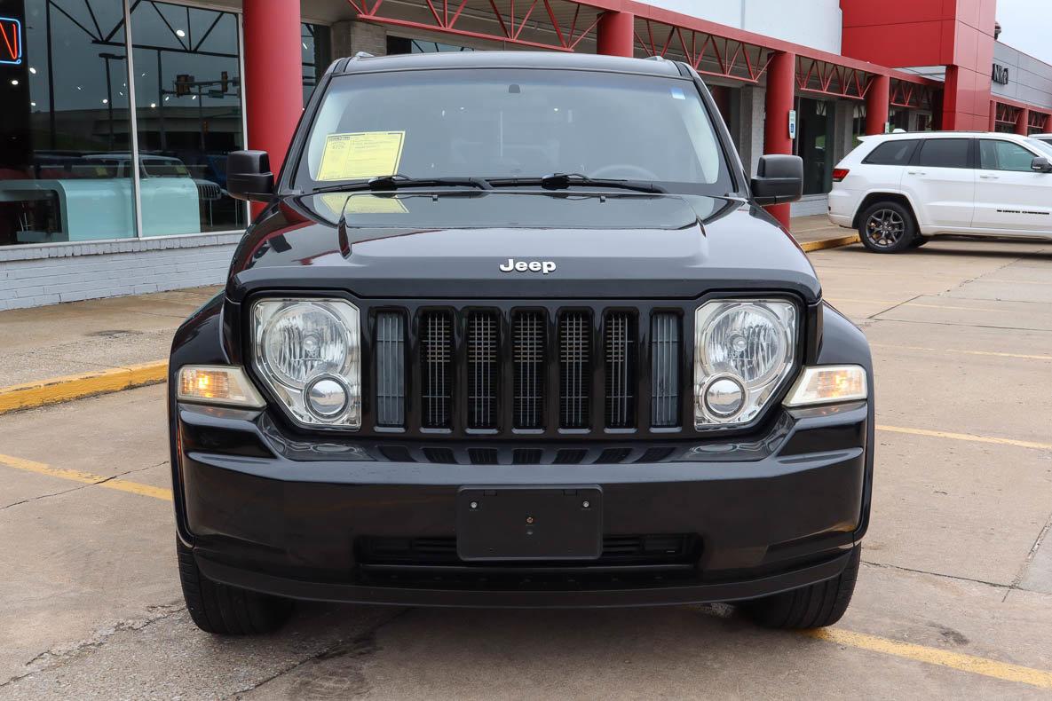 Used 2012 Jeep Liberty Sport AWD/4WD image 3