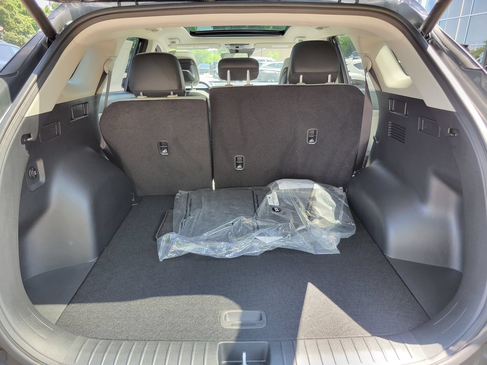 Certified 2026 Kia Sportage EX w/ EX Panorama Roof Package FWD image 30