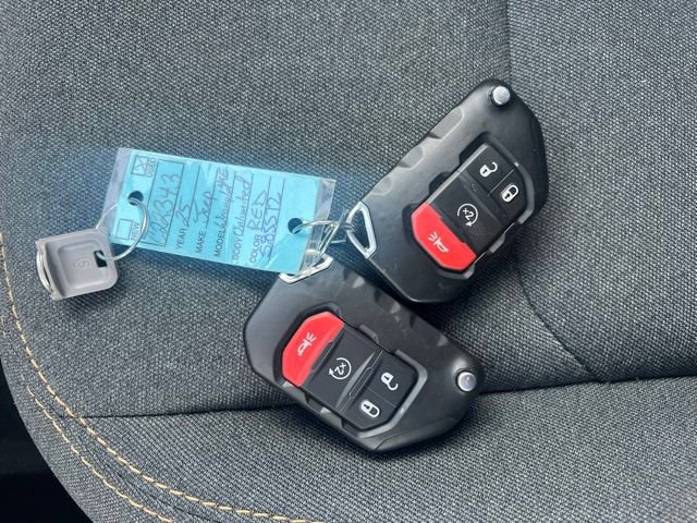 Used 2025 Jeep Wrangler Unlimited Sahara AWD/4WD image 16