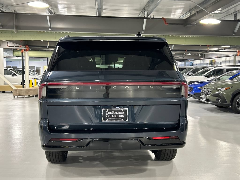 Used 2026 Lincoln Navigator L Reserve w/ Jet Appearance Package AWD/4WD image 3